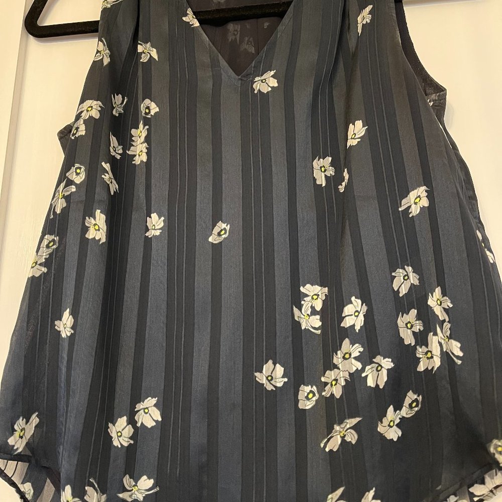 Banana Republic XXS Petite Blouse Top in Navy with White Flowers